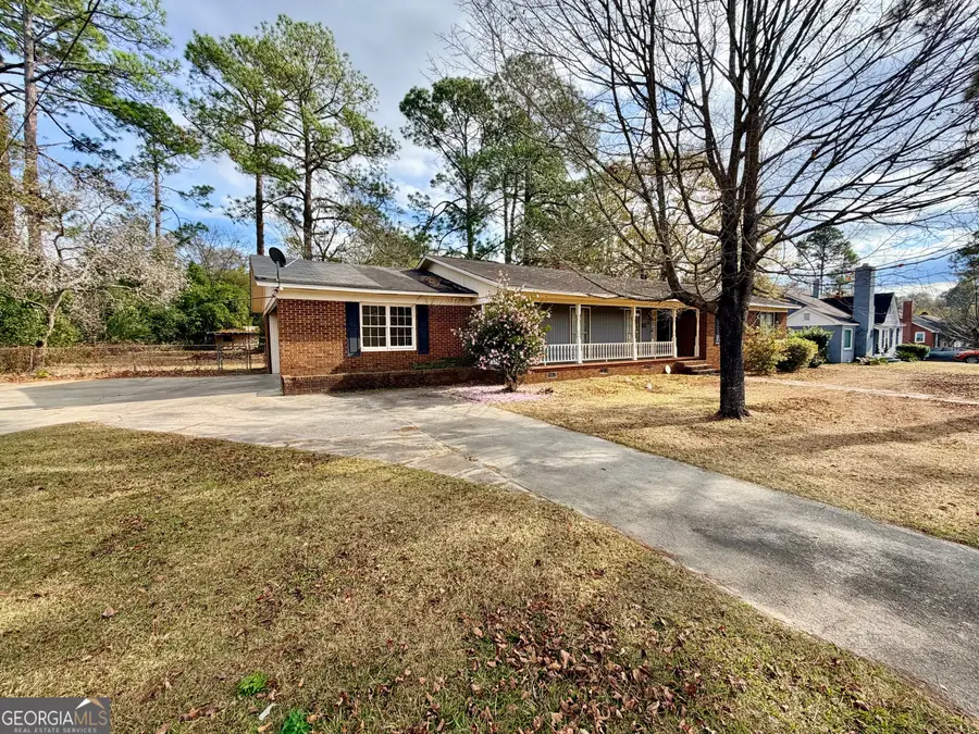 221 S College Street, Metter, GA 30439 - Image #2