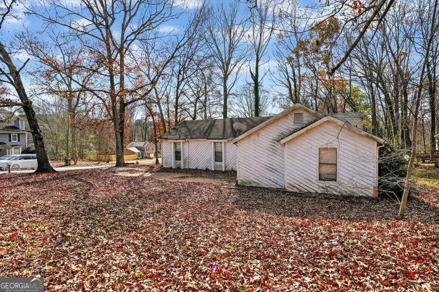 868 Greenhedge Drive, Stone Mountain, GA 30088 - Image #3