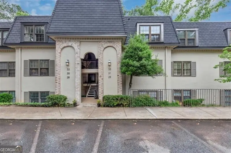 30 Chaumont Square Nw, Atlanta, GA 30327 - Image #1