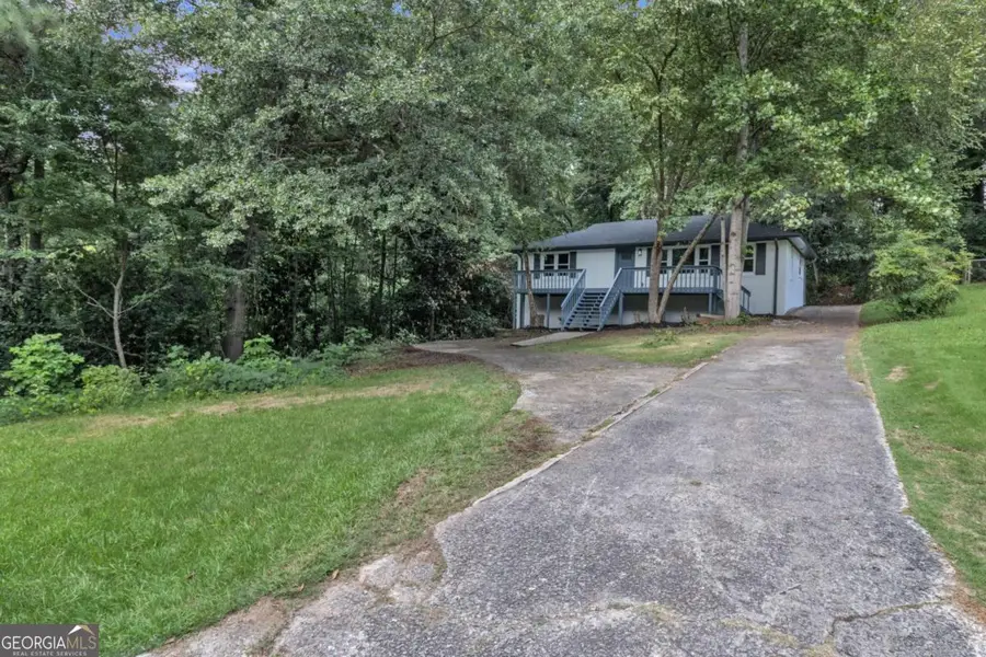 831 Daniell Drive Se, Smyrna, GA 30080 - Image #2