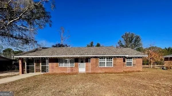 64 Lakeside Dr, Hazlehurst, GA 31539