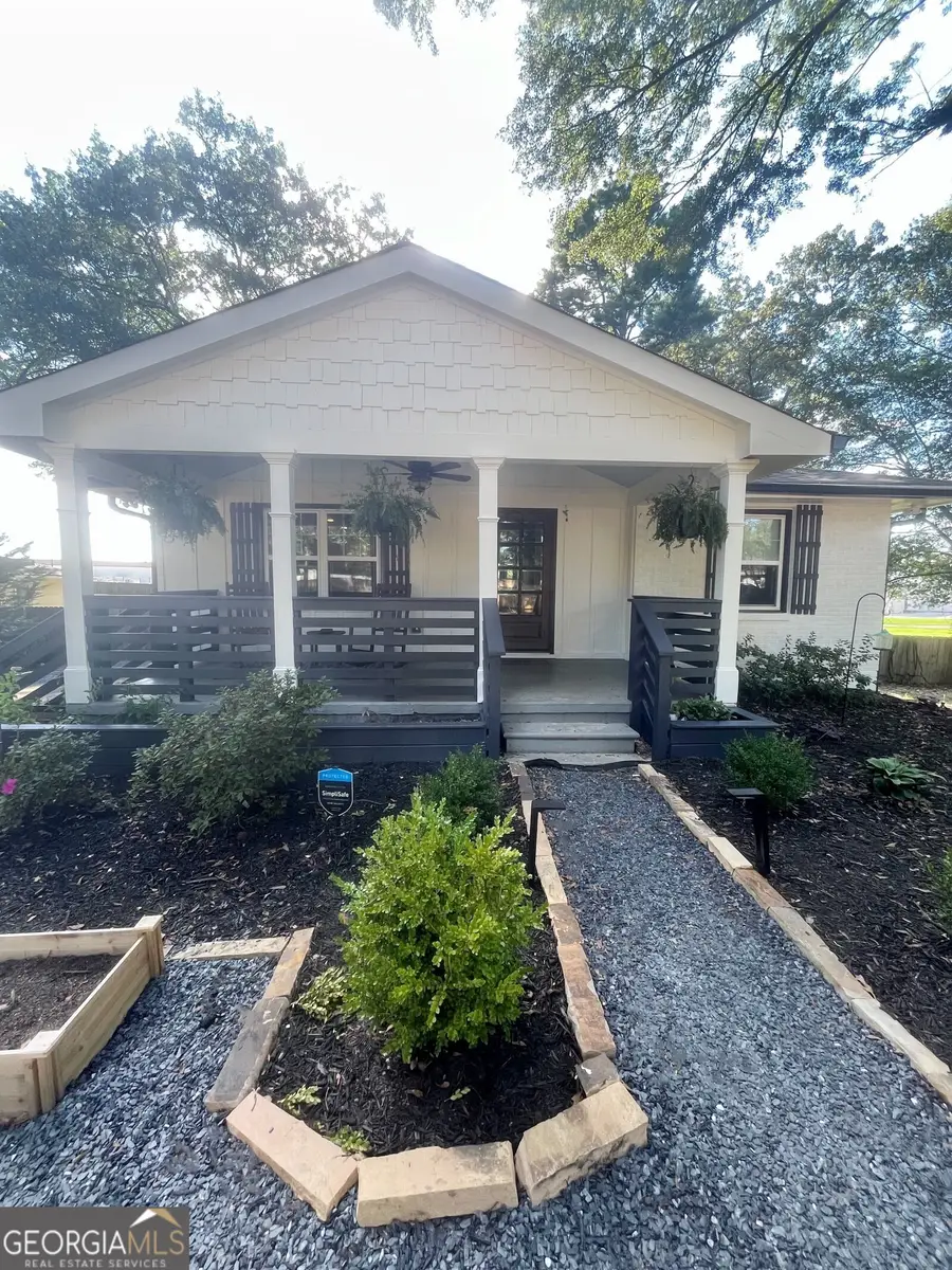 932 Sharon Circle Se, Smyrna, GA 30080 - Image #2