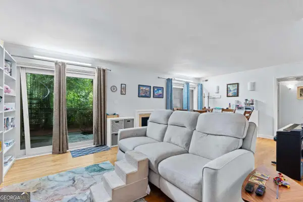 5400 Roswell Road #APT L6, Sandy Springs, GA 30342