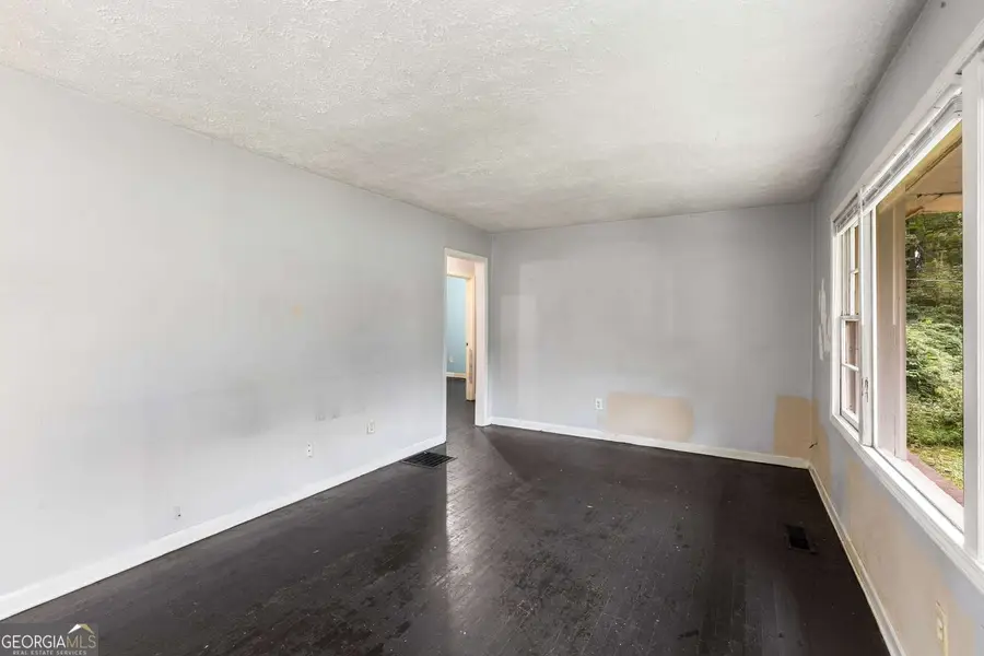 467 Park Valley Drive Nw, Atlanta, GA 30318 - Image #2