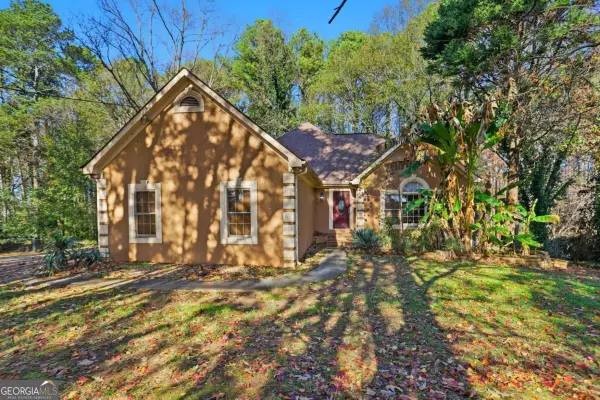 889 Lakeview Road, Grayson, GA 30017