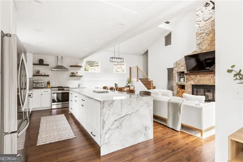 110 Lake Top Court, Roswell, GA 30076 - Image #2