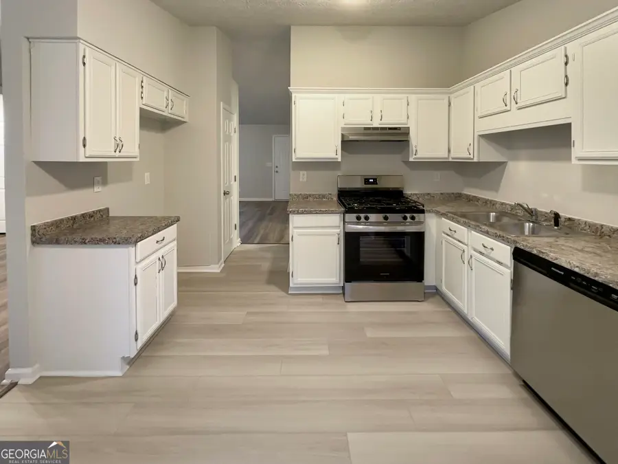 2015 Briar Ridge Way Sw, Atlanta, GA 30331 - Image #2