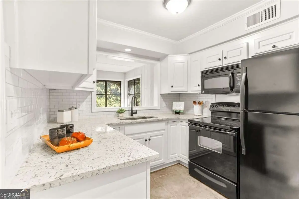 61 Lamsden Lane Nw, Atlanta, GA 30327 - Image #1