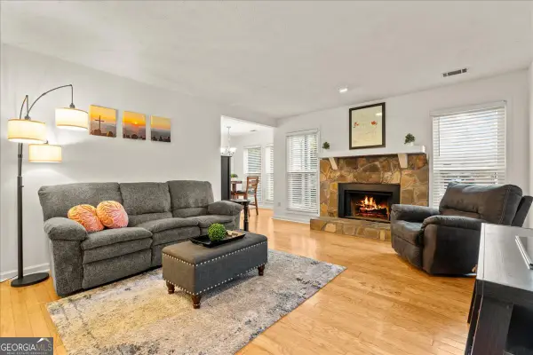 1009 Lake Pointe Circle, Roswell, GA 30075