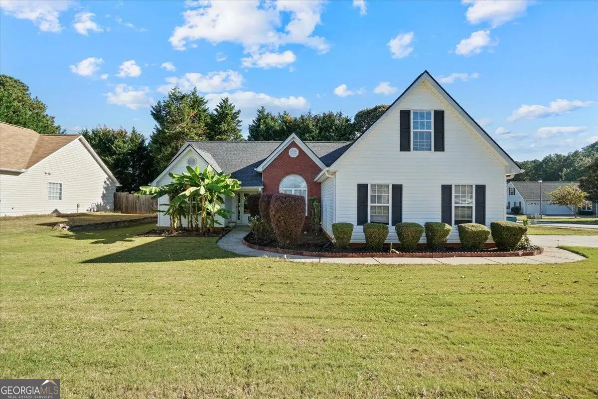 915 Harbins View Drive, Dacula, GA 30019 - Image #1