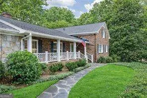 690 Fair Oaks Manor, Atlanta, GA 30327