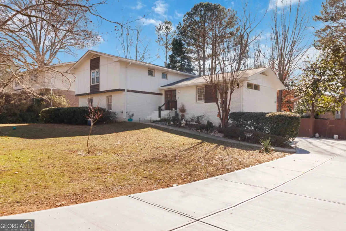 2001 Village North Road, Dunwoody, GA 30338 - Image #1