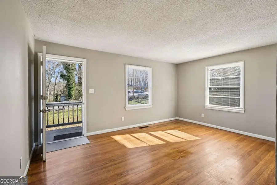 1037 Rebel Forest Drive Se, Atlanta, GA 30315 - Image #3