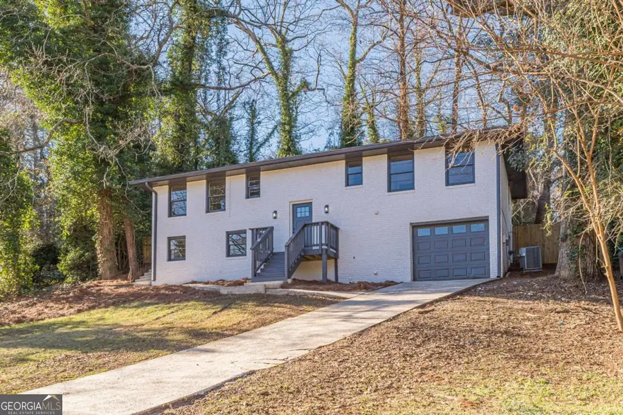 422 Susan Creek Drive, Stone Mountain, GA 30083 - Image #2