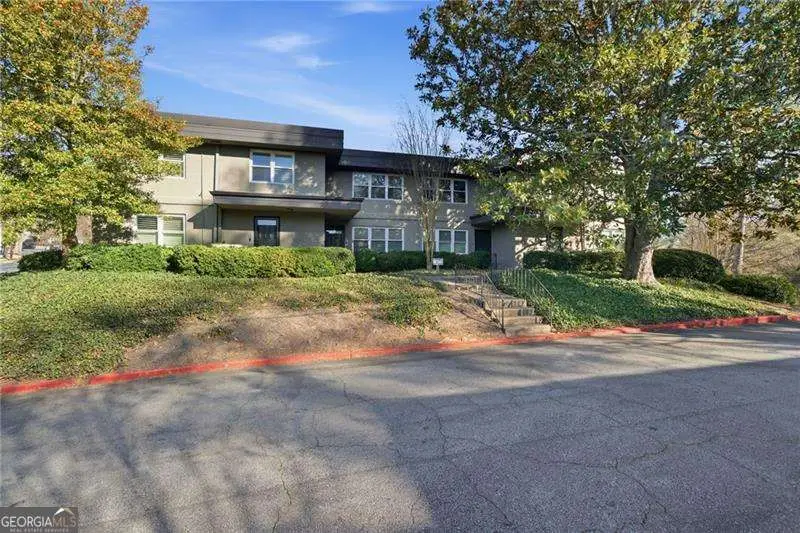 285 Lakemoore Drive Ne #B, Atlanta, GA 30342 - Image #1