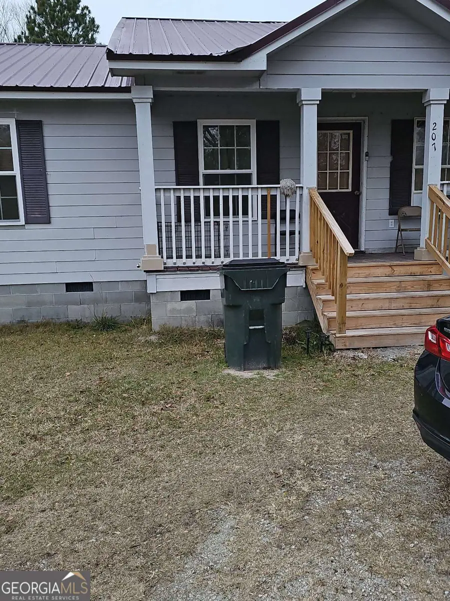 207 Fowler Street, Swainsboro, GA 30401 - #2
