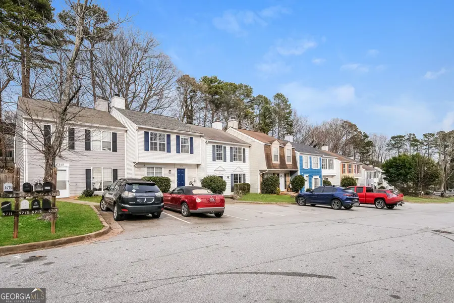 5713 Wells Circle, Stone Mountain, GA 30087 - Image #2