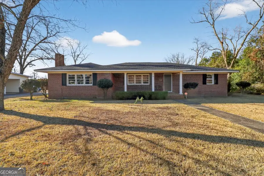 111 E Banks Street, Glennville, GA 30427 - #3