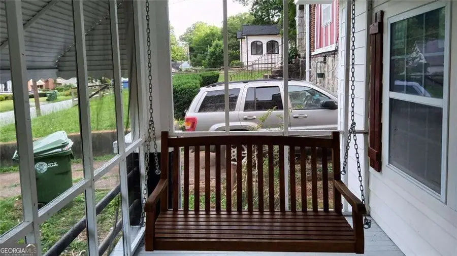 684 S Elizabeth Place Nw, Atlanta, GA 30318 - Image #2