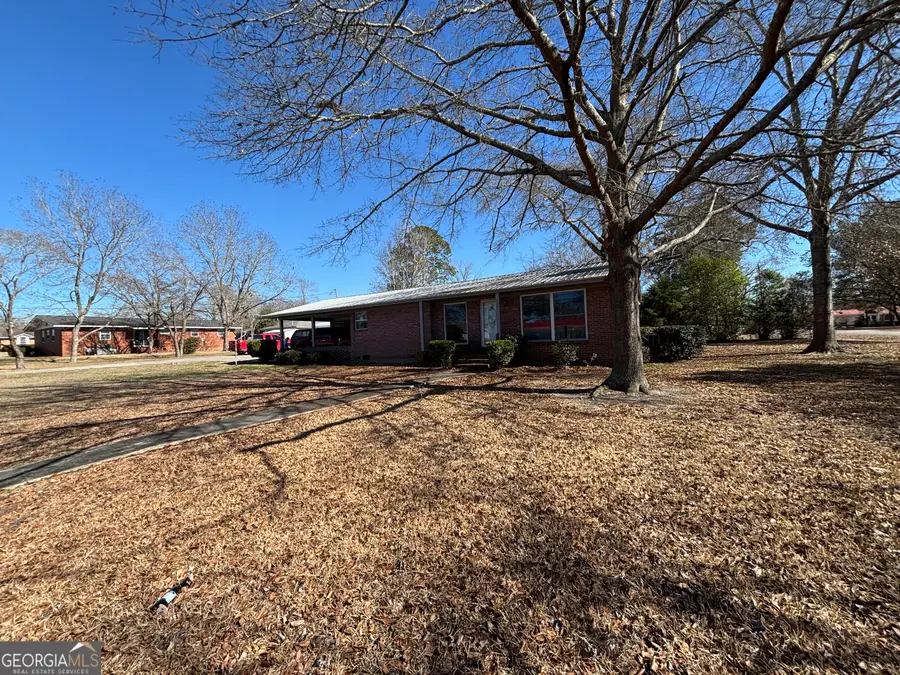 216 E Peter Street, Cochran, GA 31014 - #2