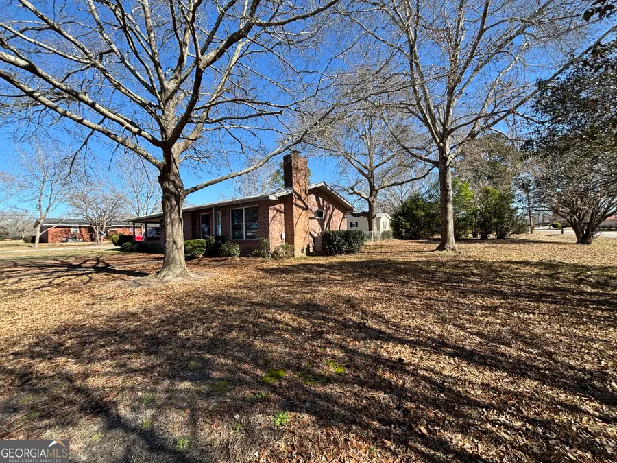 216 E Peter Street, Cochran, GA 31014 - #3