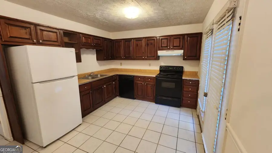 631 Hunting Creek Lane Se, Conyers, GA 30013 - #2