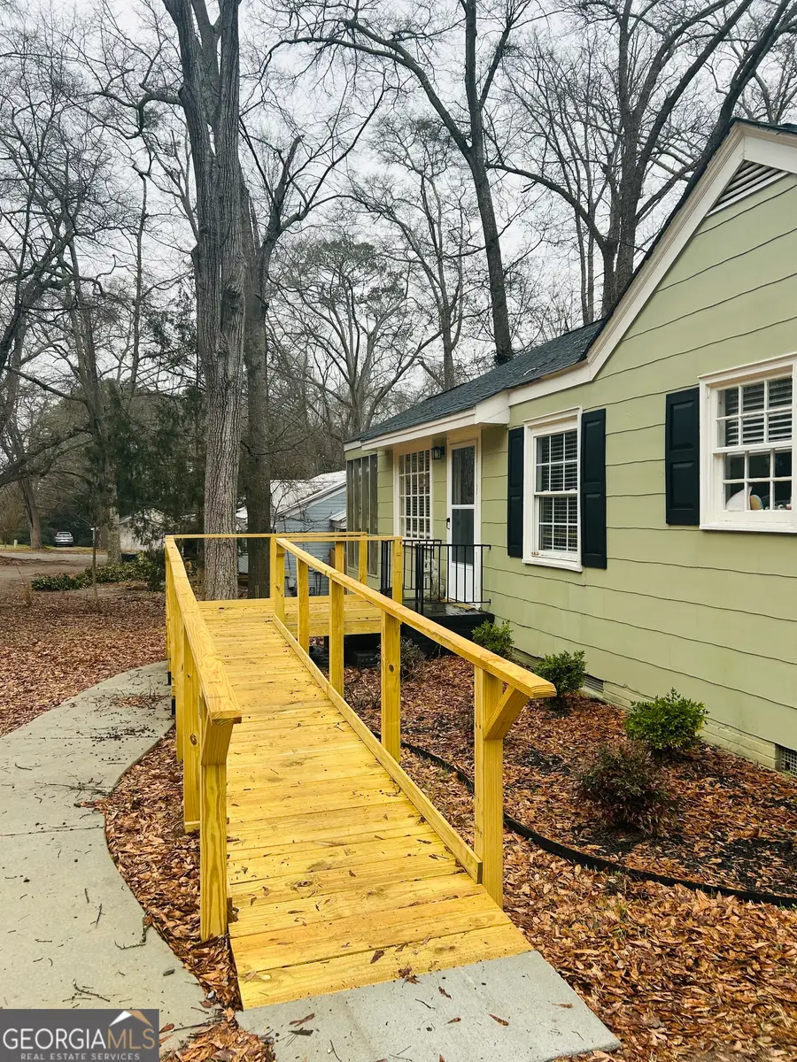 624 W Howell Street, Hartwell, GA 30643 - #3