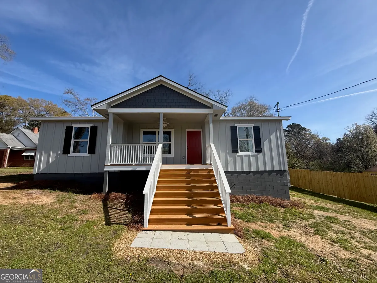 509 Carlton Ave., Union Point, GA 30669 - #1