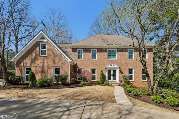 210 Willow Lake Cove, Roswell, GA 30075