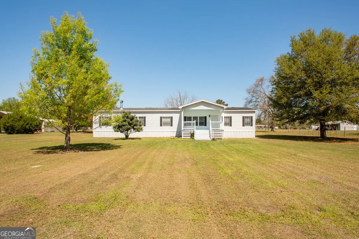 2734 Woodridge Road, Waycross, GA 31503 - #1