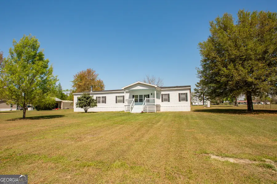 2734 Woodridge Road, Waycross, GA 31503 - #2