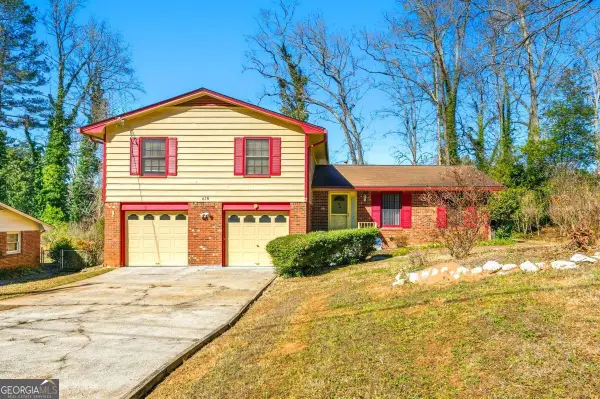 618 Rockborough Drive, Stone Mountain, GA 30083