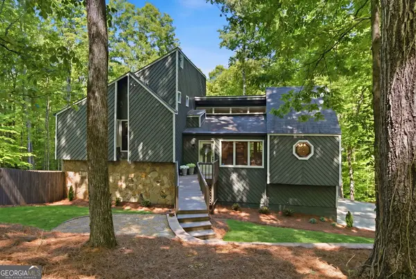 1075 Pine Grove Pointe Drive, Roswell, GA 30075
