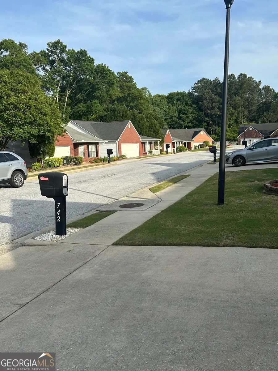 742 N Jacoby Drive, Loganville, GA 30052 - #2