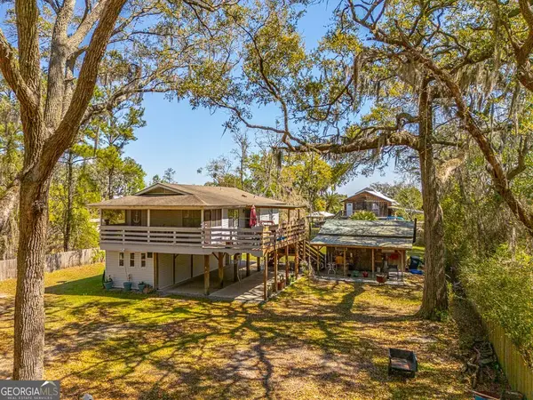 33 Warren Avenue, Waverly, GA 31565