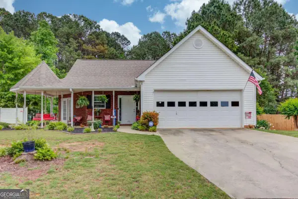302 Greenleaf Court, Loganville, GA 30052