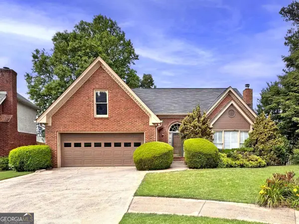 450 Renee Circle, Roswell, GA 30075