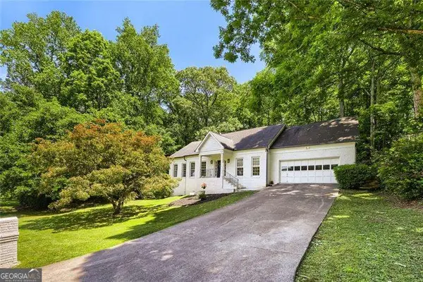 152 Oakwood Hills Drive, Suwanee, GA 30024