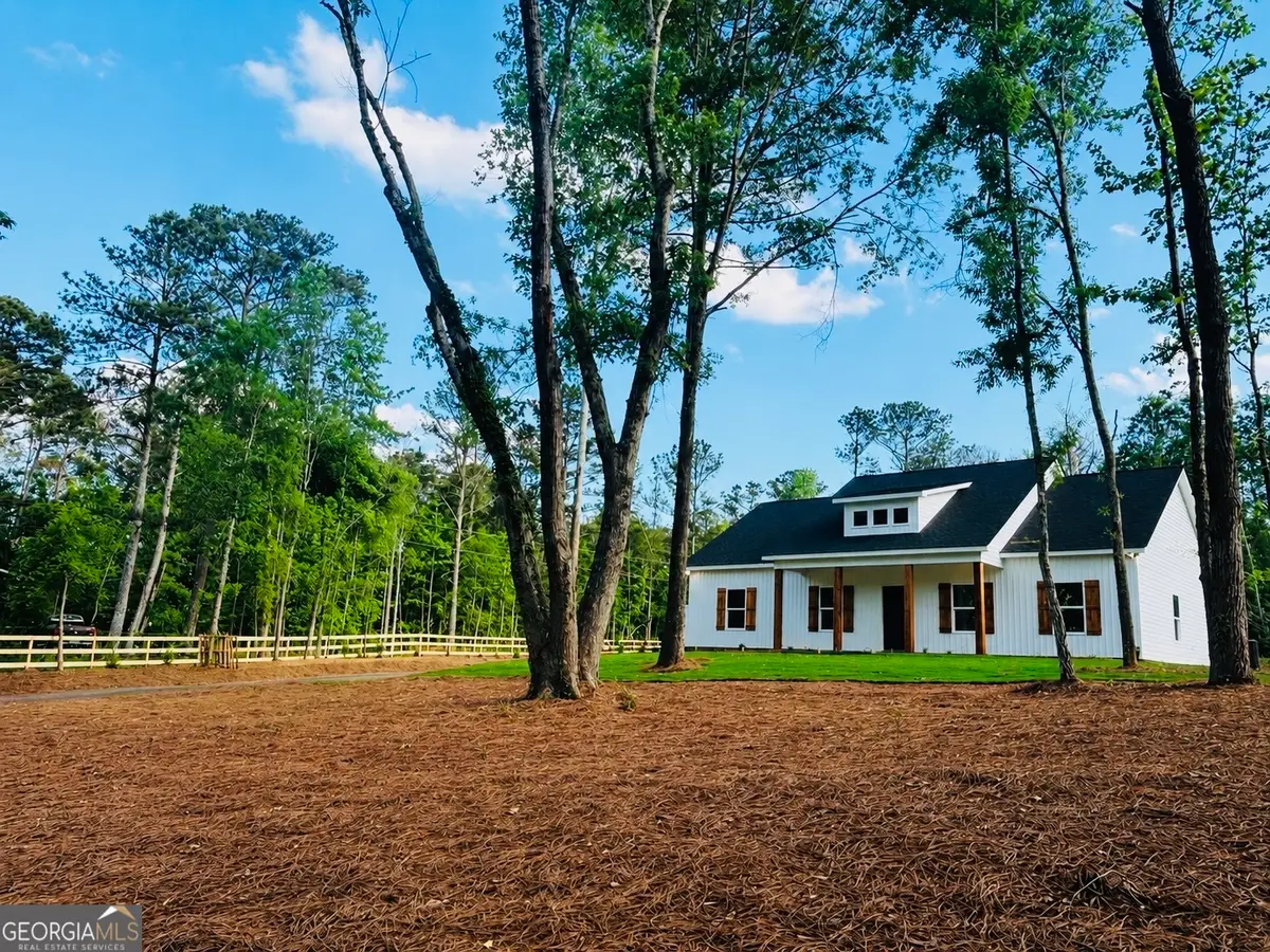 540 Country Club Rd, Newnan, GA 30263 - #1