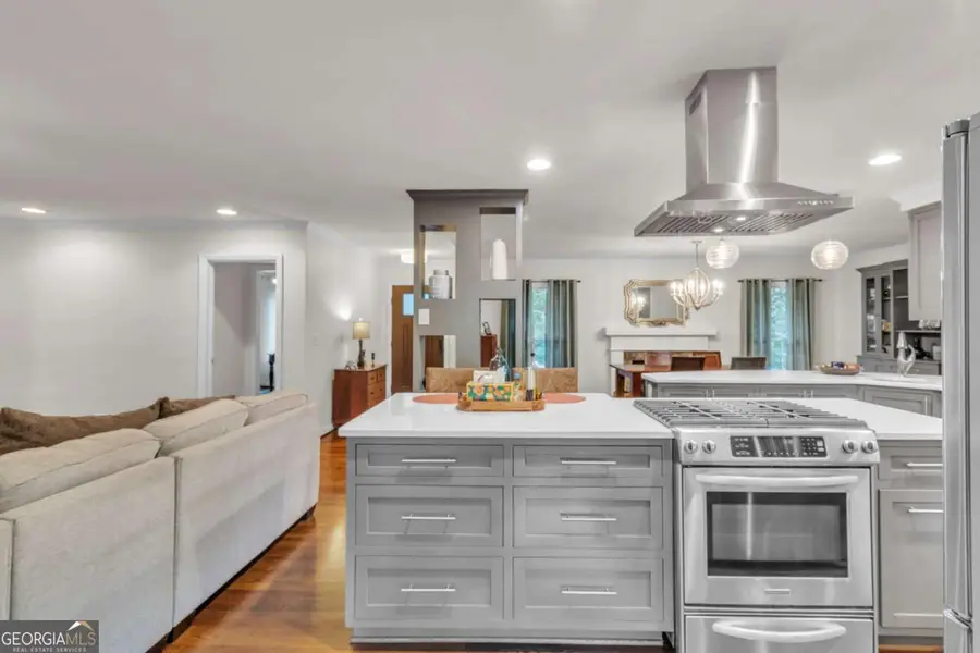 4374 Peachtree Dunwoody Road Ne, Atlanta, GA 30342 - #3