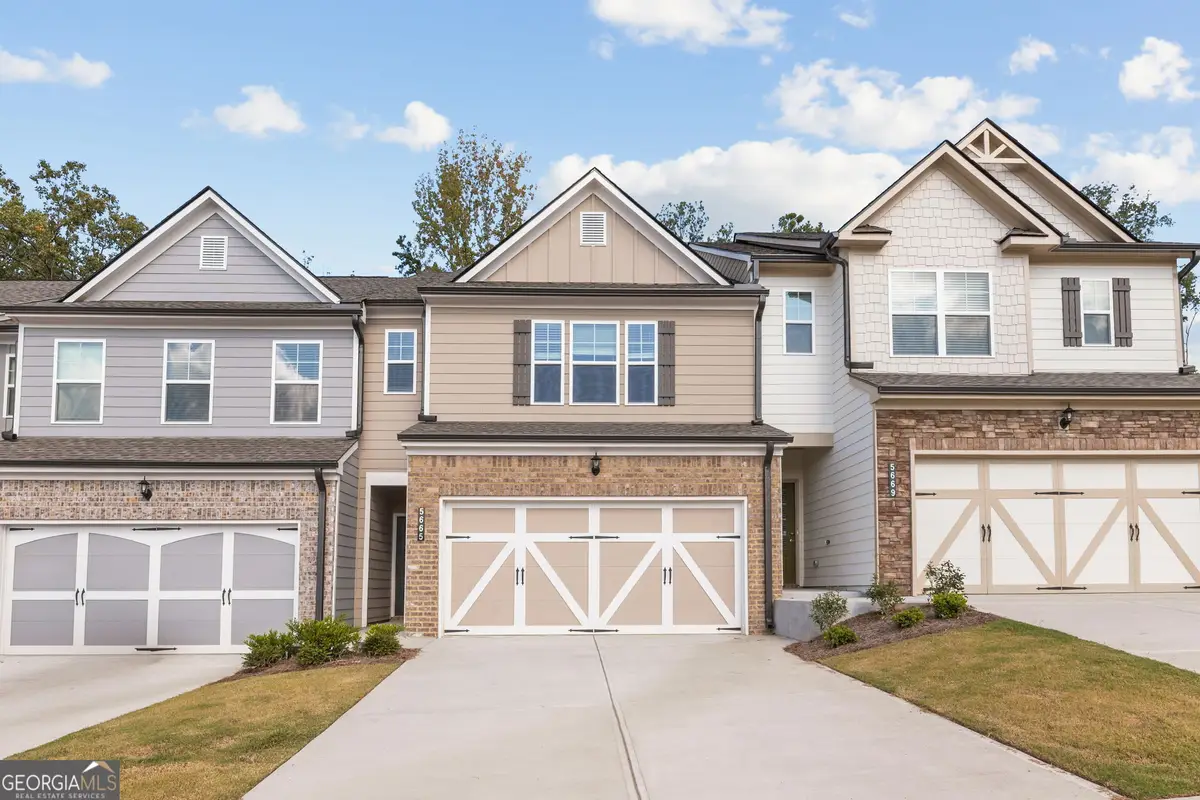 5665 Overview Drive, Flowery Branch, GA 30542 - #1