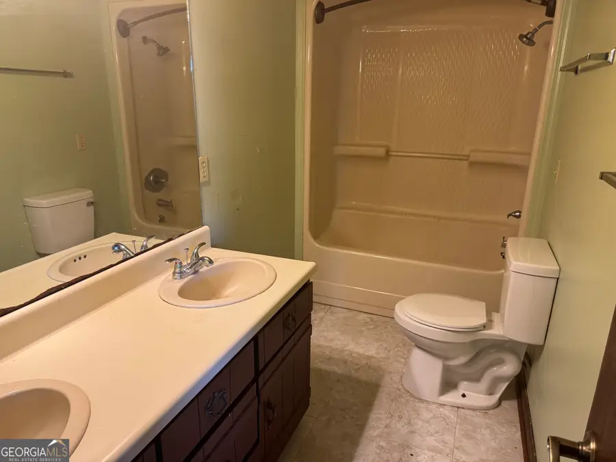 420 Wilson Avenue, Lyons, GA 30436 - #3