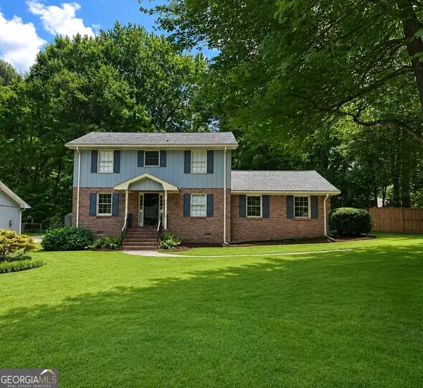 4056 White Oak Lane Sw, Lilburn, GA 30047