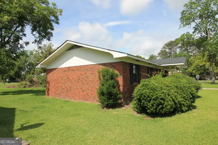 114 W 8th Street, Alma, GA 31510 - #3