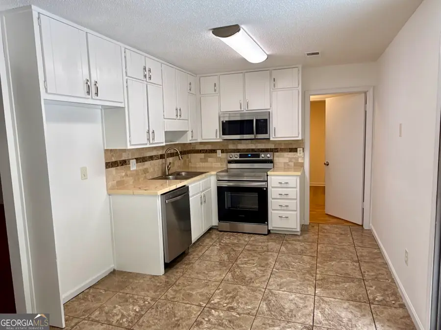 108 Hilltop Circle, Stockbridge, GA 30281 - #3