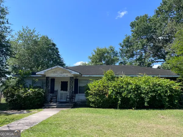 211 E Banks Street, Glennville, GA 30427