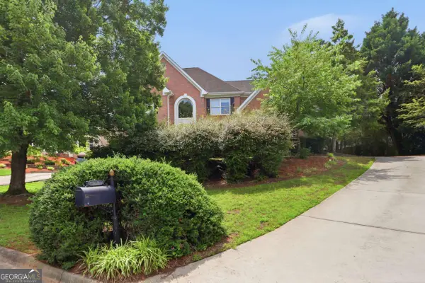 519 Emerald Lake Lane, Buford, GA 30518