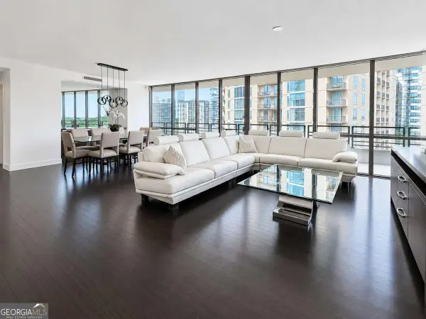 700 Park Regency Place Ne #1705, Atlanta, GA 30326
