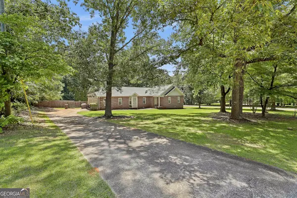 215 Firethorne Ln, Fayetteville, GA 30215
