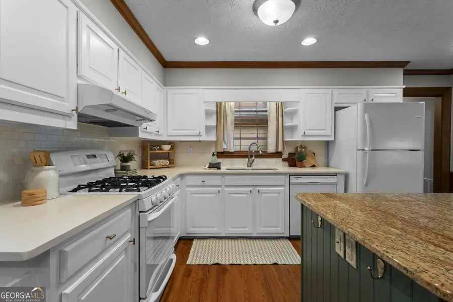 1052 Evelyn Lane Sw, Lilburn, GA 30047 - #3